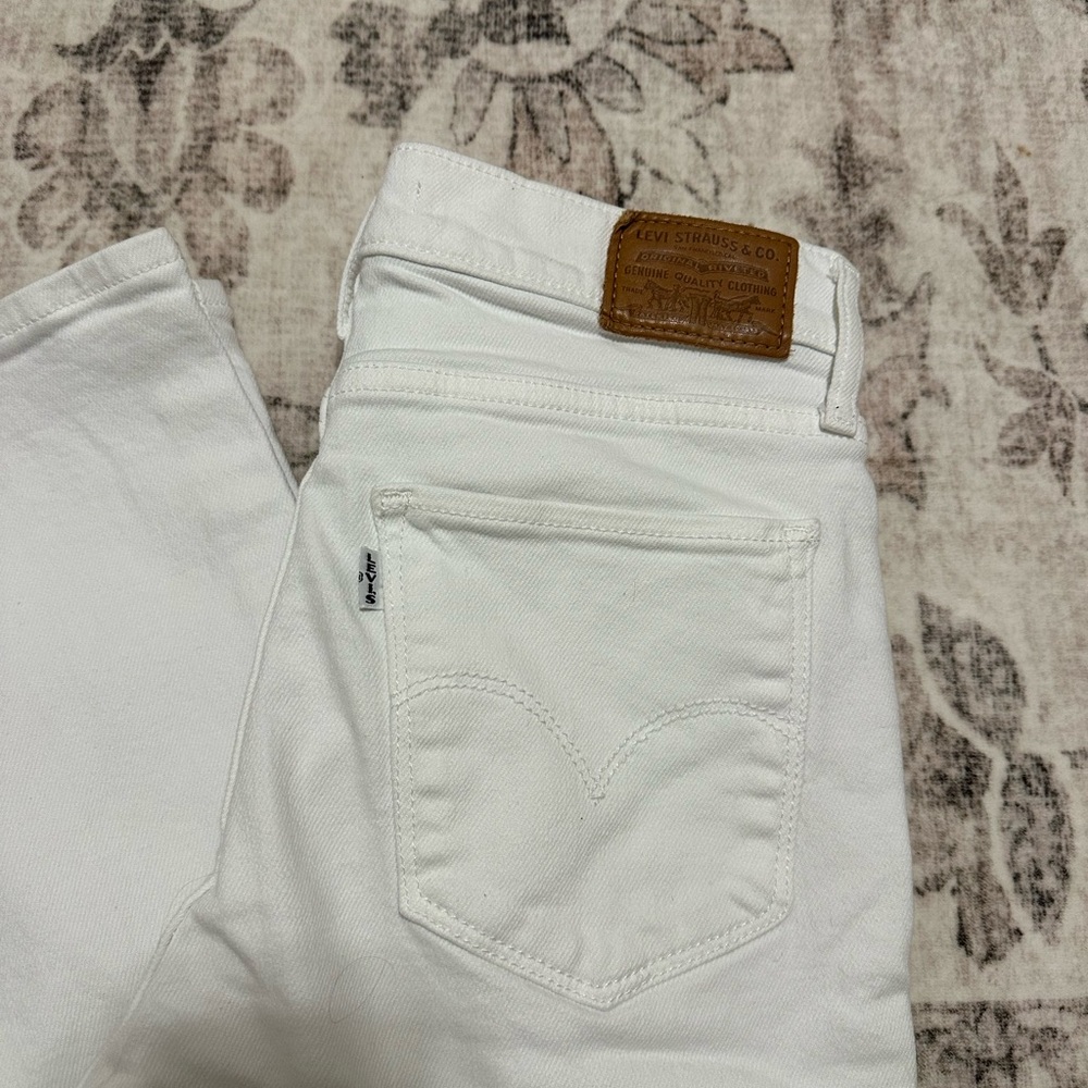 Levi’s premium denim 724 women’s white jeans
